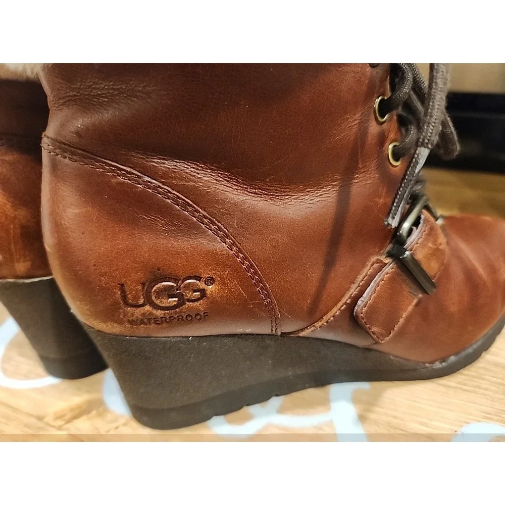 UGG Australia Women's Leather Wedge Shearling Lined Lace-Up Ankle Boot Brown 6‎